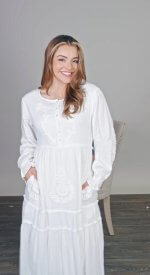 100% cotton LDS temple dress. Light weight dress buttons up the front with side ties.