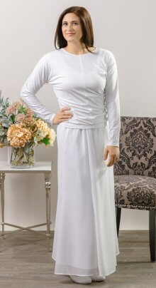 This top with its raglan sleeve is stretchy and mixes and matches with skirts or a pair of jeans for a casual look.